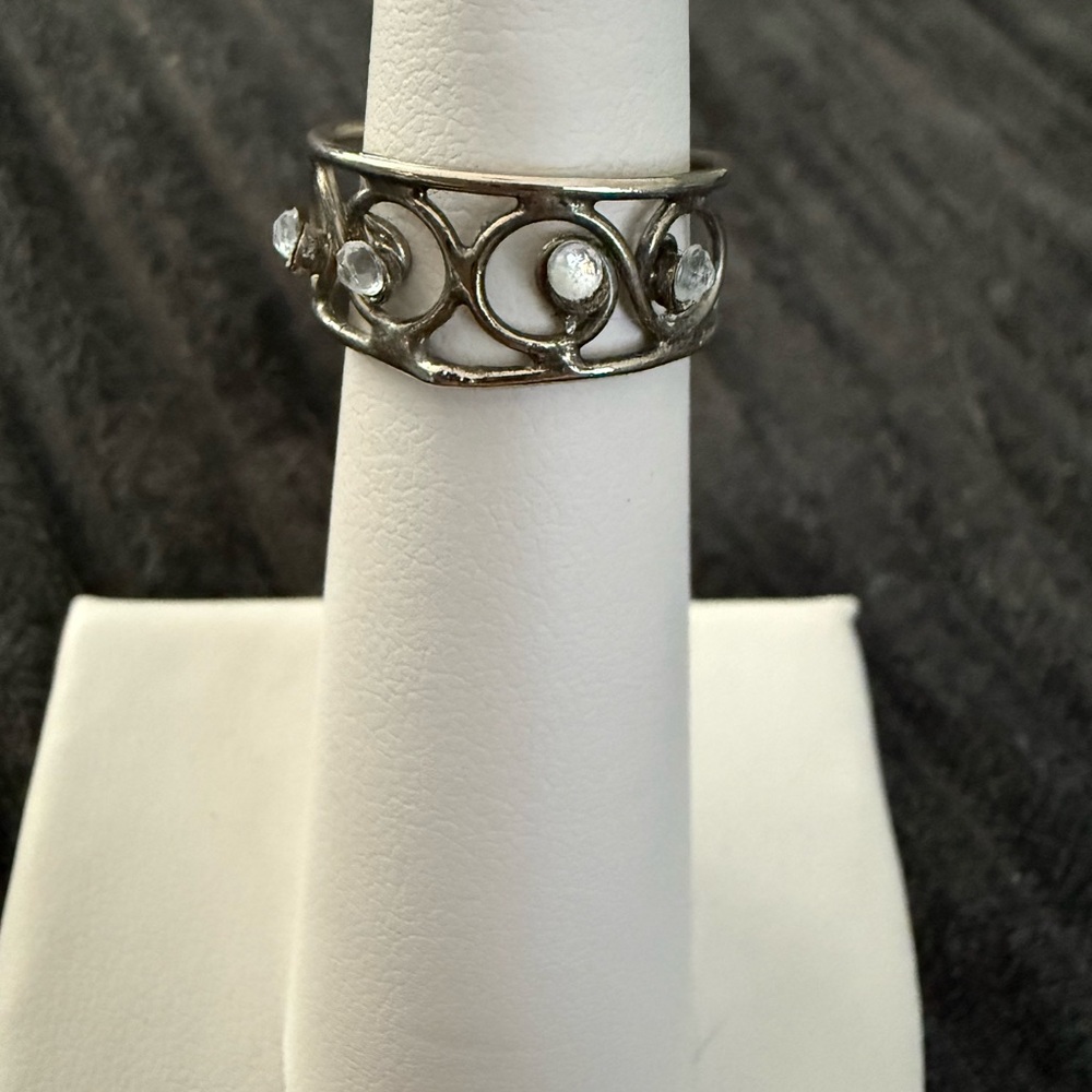 Elegant Silver Swirl Ring. Not stamped, but tested silver